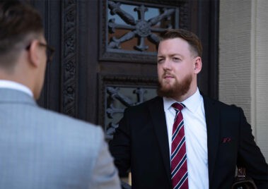 Dr. Matthias Brauer begrüßt Mandanten