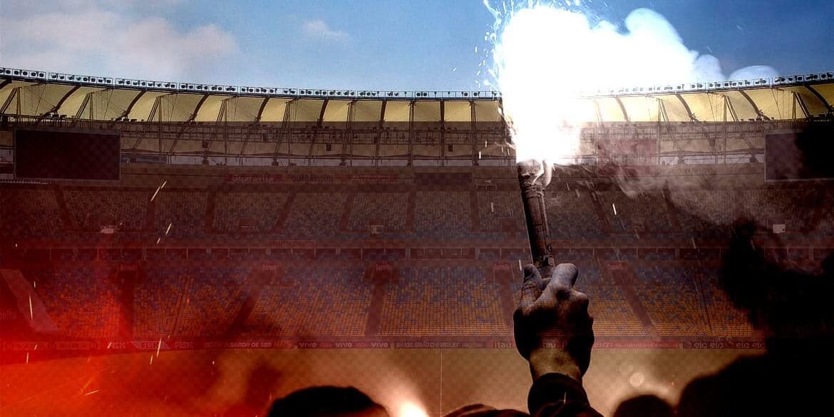 Pyrotechnik im Stadion - Welche Strafe droht?