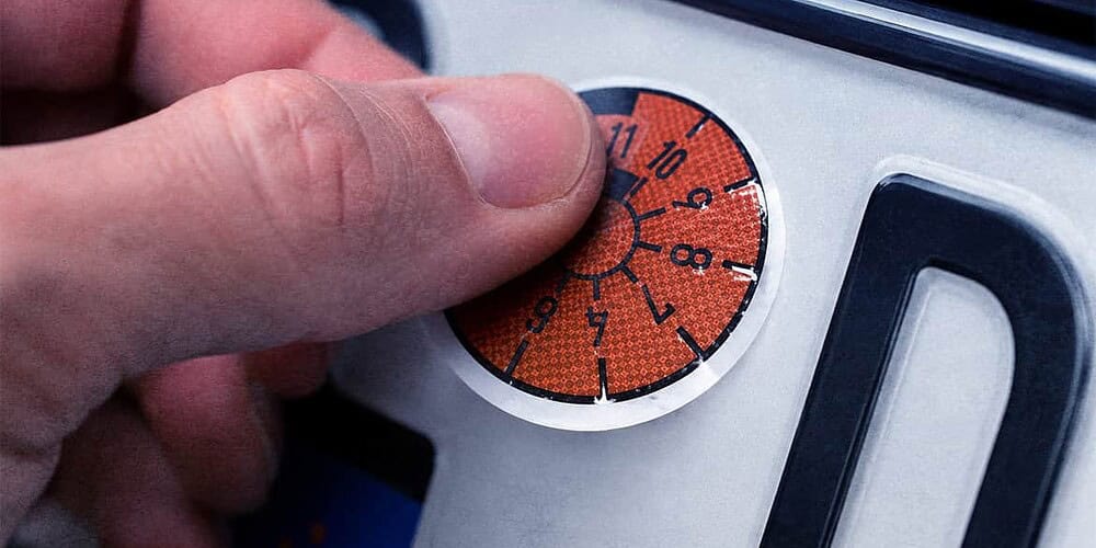 gefaelschte-tuv-plakette_beitrag Gefälschte TÜV-Plakette – Strafe & Verteidigung
