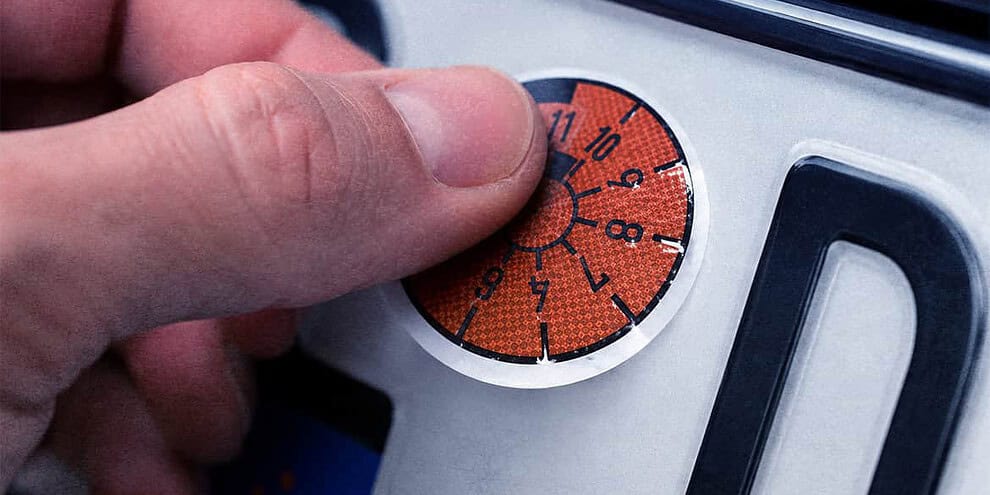 Gefälschte TÜV-Plakette – Strafe & Verteidigung